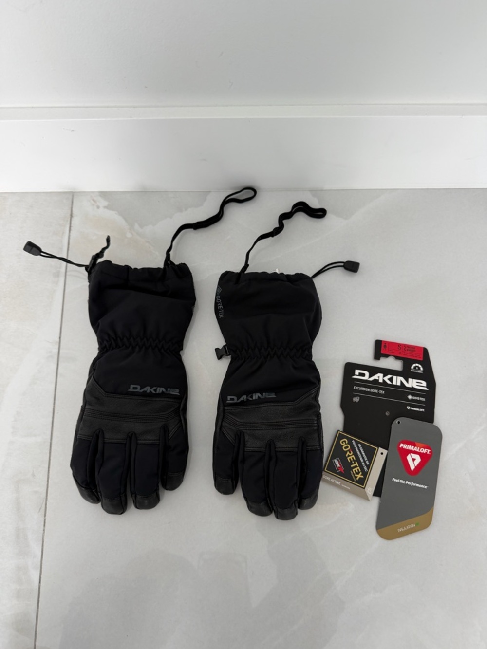 Dakine Black Excursion Gore-Tex Men’s Snowboard & Ski Gloves